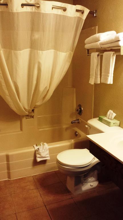 Super 8 By Wyndham Sioux Falls Near Convention Center 部屋 写真