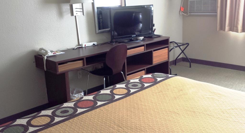Super 8 By Wyndham Sioux Falls Near Convention Center 部屋 写真