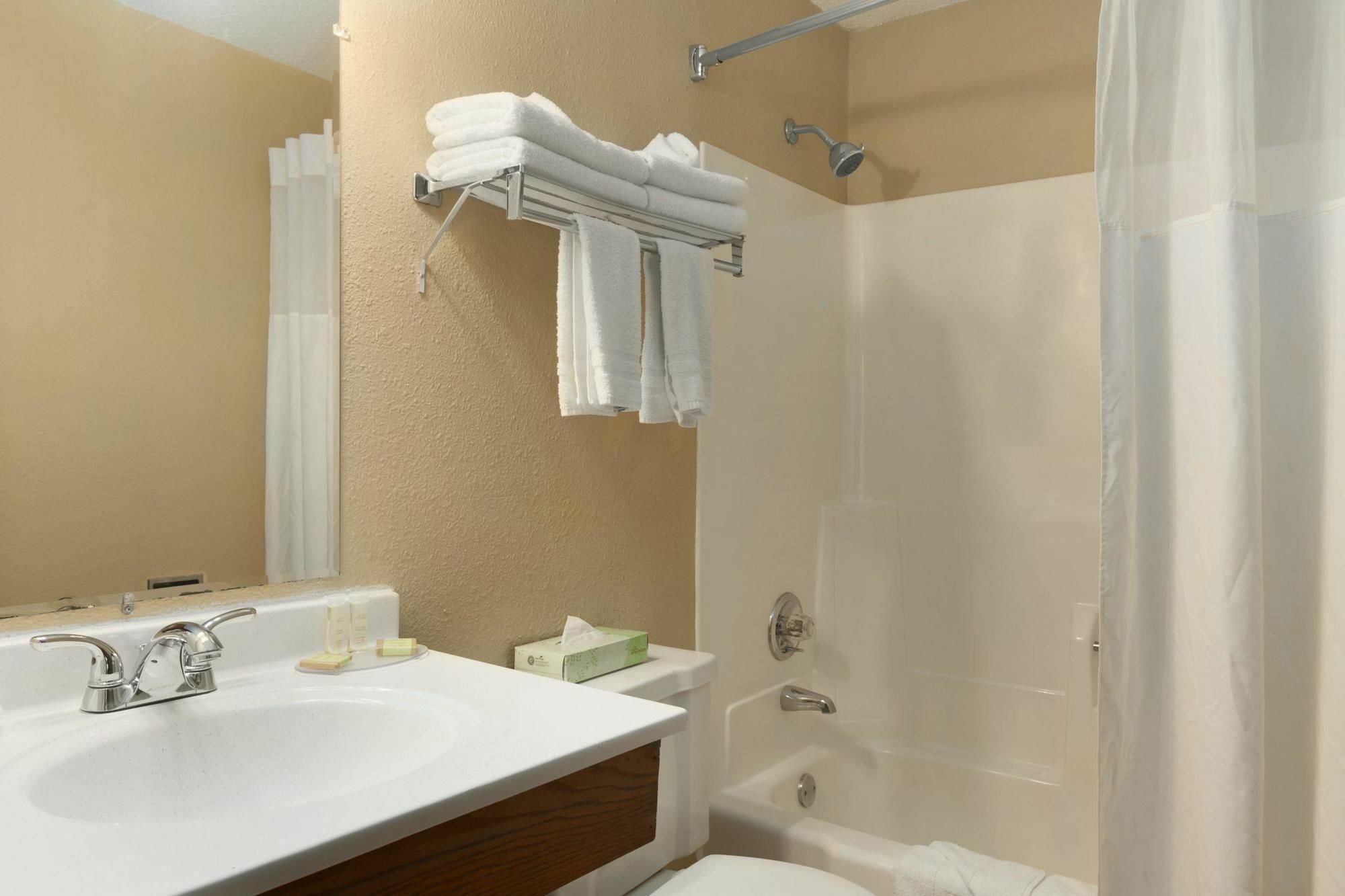 Super 8 By Wyndham Sioux Falls Near Convention Center 部屋 写真